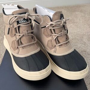 NEW Sorel Women's Out N About IV Classic Waterproof - Omega Taupe / Black 6.5